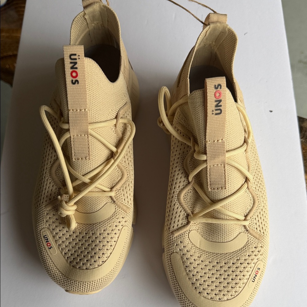 Ünos Women's Cream Knit Lace-Up Sneakers